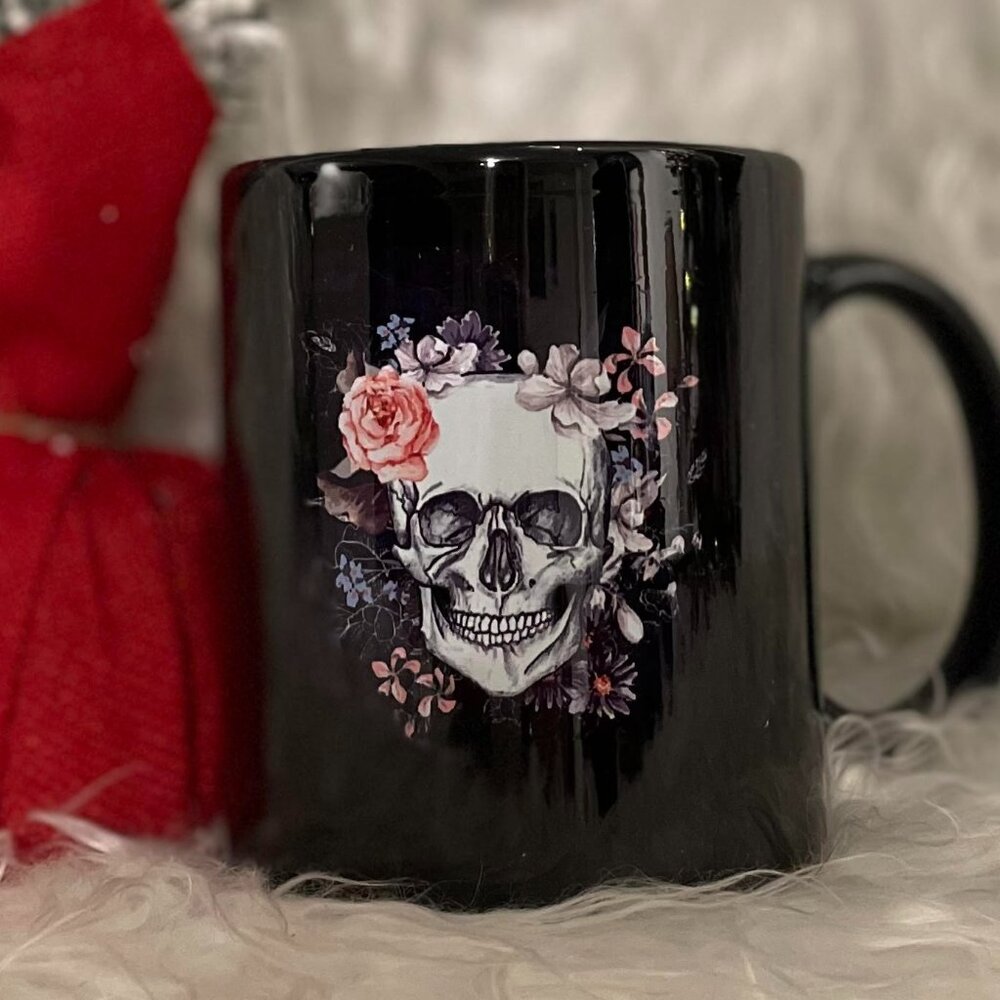 Beautiful Skull & Flowers Mug!  NWT